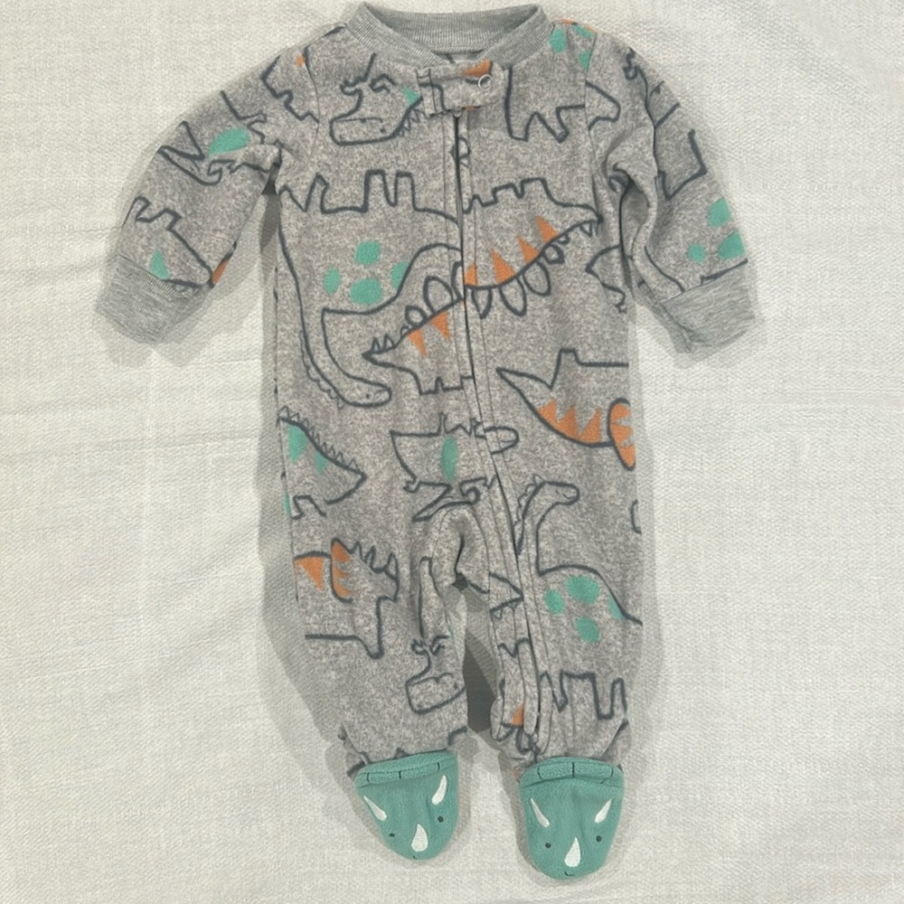 Carter’s Dinosaur onesie
Gray
Newborn